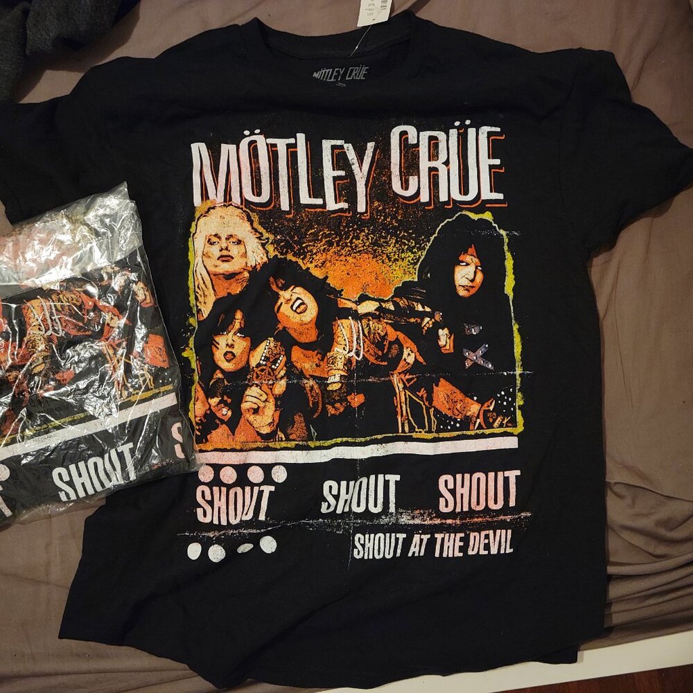 Motley Crue Shout at the Devil official band tee size Small
